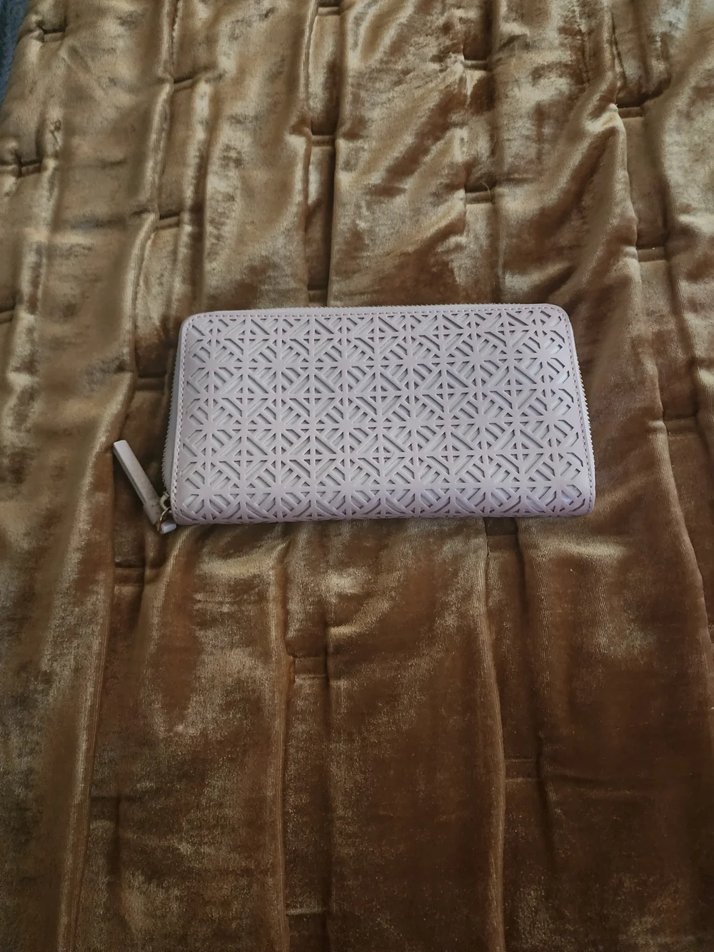 Tori Burch Laser-Cut Zip Wallet - Light Pink